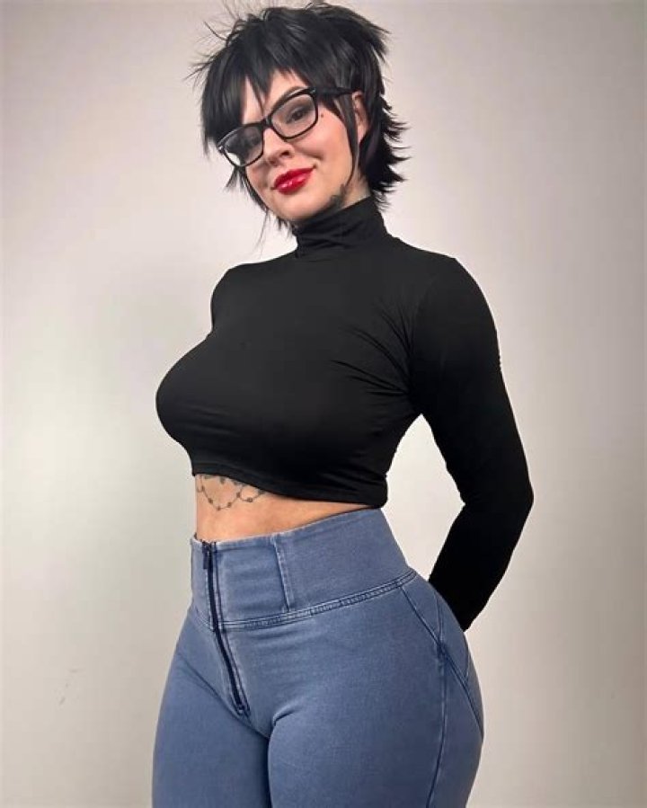 Heidi Lavon (Model) - Age, Birthday, Bio, Facts, Family, Net Worth, Height & More ·