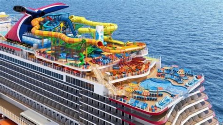 How much does a Carnival cruise ship captain make? |