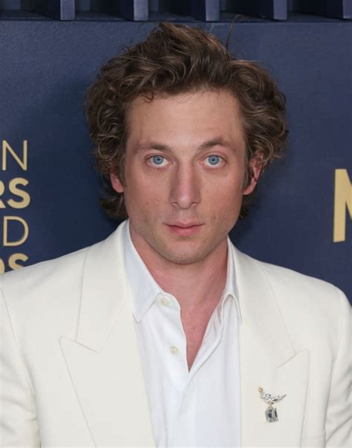 Jeremy Allen White's Height Unraveled