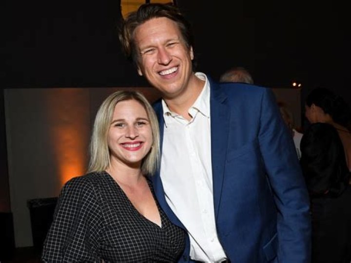 Pete Holmes Wife, Divorce, Height, Girlfriend, Religion, Is He Gay? ·