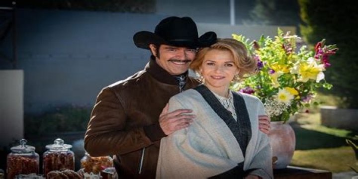 Who Is Vicente Fernandez Wife?